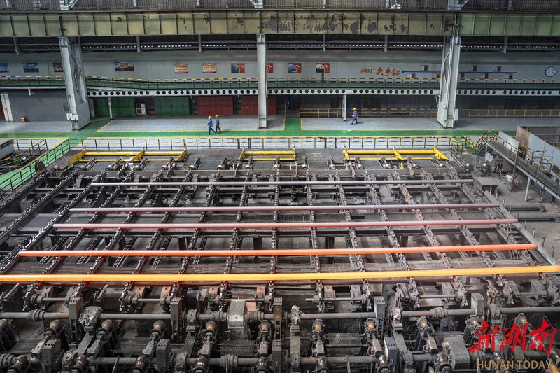 《新湖南》鋼管“鉆”向深處 標(biāo)準(zhǔn)走向世界