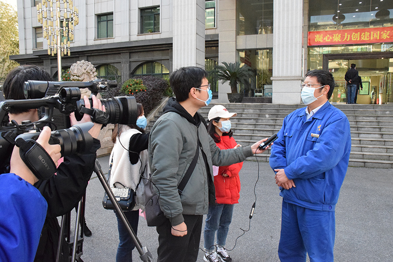 《新浪湖南》“鋼鐵俠”硬援抗疫 華菱衡鋼捐贈善款500萬元